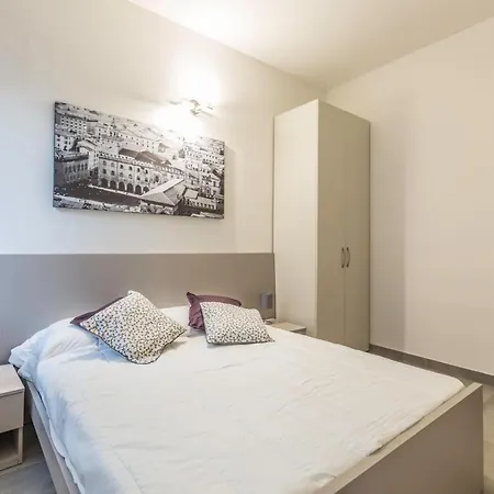 Marconi Apartament